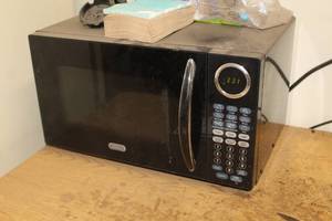lot 260 image: Sunbeam Household Microwave Oven