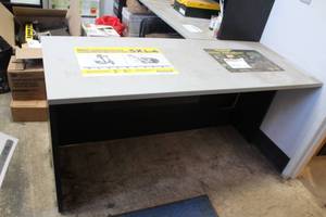 lot 264 image: Desk