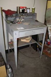 lot 135 image: Metal Shop Workstation
