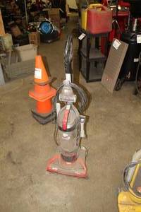 lot 182 image: Dirt Devil Canister Upright Vacuum