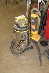 lot 180 image: Stanley WetDry Shop Vacuum