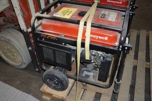 lot 7 image: Honeywell 4000W 242cc Gas Generator