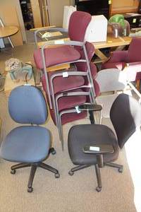 lot 29 image: Assorted Lobby and Desk Chairs