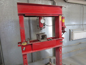 lot 203 image: Hydraulic Press 50 Ton