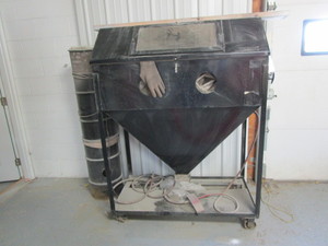 lot 204 image: Blasting Cabinet