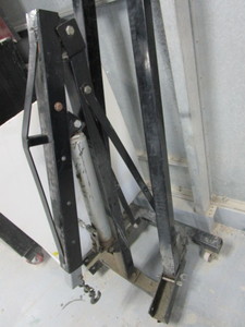 lot 207 image: Engine Hoist  Shop Crane