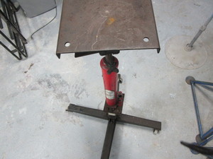 lot 208 image: Pedestal Tranny Jack