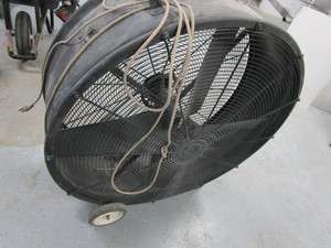 lot 211 image: Commercial Floor Fan