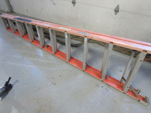 lot 231 image: Fiberglass Step Ladder