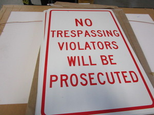 lot 250 image: No Trespassing Signs