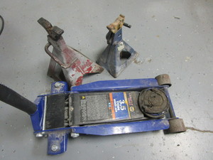 lot 264 image: Floor Jack, Jack Stands