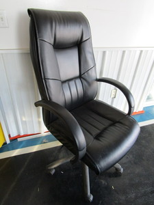 lot 272 image: Office Chair