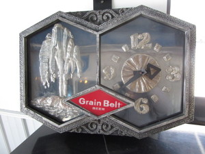 lot 278 image: Grainbelt Light  Clock