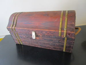 lot 288 image: Small Trunk