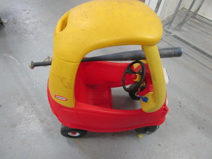 lot 294 image: Little Tikes Cozy Coupe
