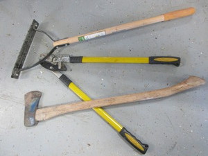 lot 327 image: Weed Cutter, Collins Axe