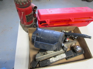 lot 340 image: Bottle Jack, Safety Flares