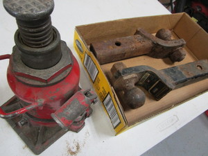 lot 349 image: Bottle Jack, Receiver Hitches