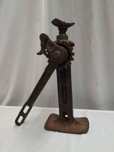 lot 54 image: Ford Jack