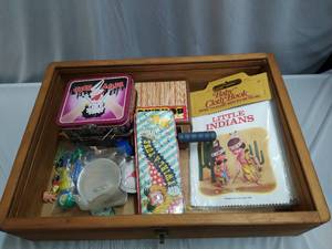lot 38 image: Collection of Vintage Toys