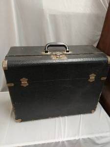 lot 63 image: Vintage Doctors Suitcase