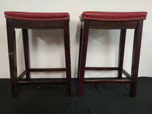 lot 5 image: Two Barstools