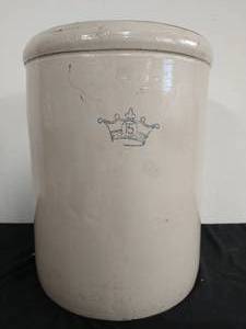 lot 1 image: Large Crock