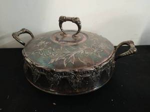 lot 27 image: Lidded Silverplated Serving Dish