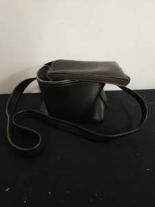 lot 29 image: Vintage Polaroid Camera- One Step 600