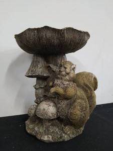 lot 42 image: Small Bird Bath