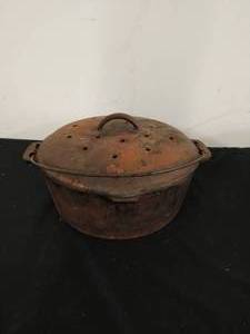 lot 12 image: Cast Iron Dutch Oven with Lid