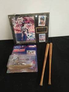 lot 73 image: Collection of Baseball Items