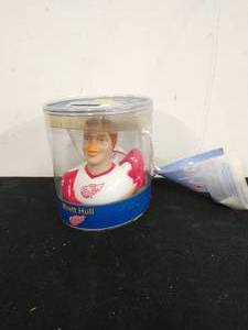 lot 85 image: Celebriducks Red Wings Collectible Brett Hull Rubber Duck