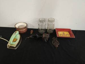 lot 90 image: Assorted Vintage Items