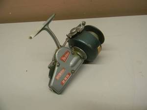 lot 2 image: VINTAGE DAISY HEDDON BALL BEARING 230 FISHING REEL - VERY COOL PIECE - NICE - SEE PICTURES