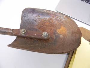 lot 10 image: VINTAGE METAL HAND OPERATED ICE AUGER - APPROX 57 - VERY COOL OLD SCHOOL PIECE - SEE PICTURES
