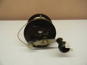 lot 17 image: VINTAGE HURON 100 SALTWATER FISHING REEL - COLL PIECE - SEE PICTURES