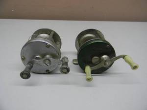 lot 21 image: VINTAGE J.C. HIGGINS 400 REEL & VINTAGE SHAKESPEARE ACME 1901 MODEL EH REEL - NICE SET - SEE PICTURES