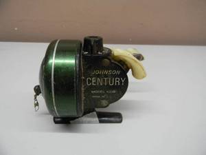 lot 32 image: VINTAGE JOHNSON CENTURY MODEL 100B MADE IN U.S.A. - VERY COOL OLD SCHOOL PIECE - SEE PICTURES