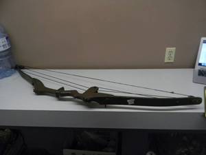 lot 42 image: VINTAGE COMPOUND BOW - COOL OLD PIECE - APPROX 51 LONG - SEE PICTURES