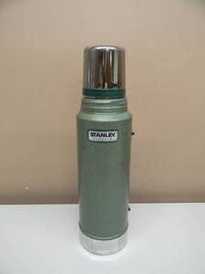 lot 44 image: VINTAGE LARGE ALLADIN STANLEY CLASSIC THERMOS - NICE - VERY COOL OLD SCHOOL PIECE - SEE PICTURES