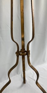 lot 22 image: Gold Metal Plant Stand 3.75 Feet Tall
