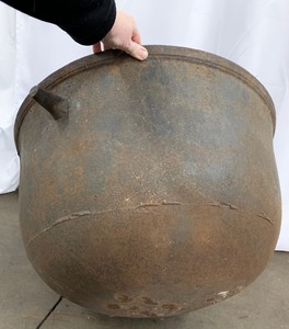 lot 50 image: Antique Large Cast Iron Cauldron  Planter