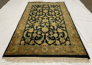lot 53 image: Beautiful Black, Green & Gold Rug 3.5 x 5.5ft