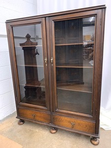 lot 58 image: Gorgeous Antique Wood & Glass Breakfront  Bookshelf