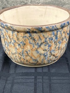 lot 28 image: Red Wing Pottery Spongeware Bowl