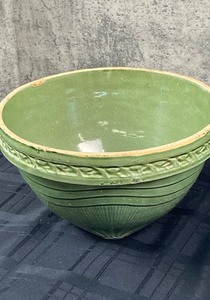lot 27 image: Vintage Green Pottery Bowl