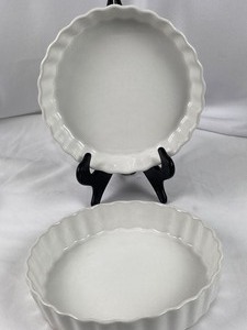 lot 76 image: Quiche and Gratin Cookware and Irish Coffee Cups