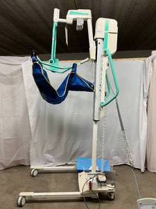 WOW Super Nice ARJO MAXI MOVE 420lb Capacity Patient Lift wScale Lifts From The Floor -Great Working Condition&nbsp Comes With 2 Slings