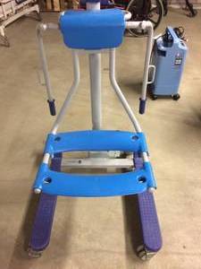 Arjo Calypso Manual Hydraulic Patient Bathtub Lift - 330lb Capacity - Good Working Condition